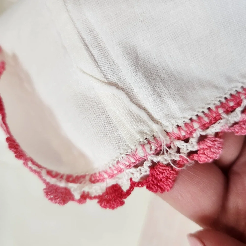 Vintage Embroidered Pillowcases Set of 2 White Pink Flower Floral‎ Crochet Trim